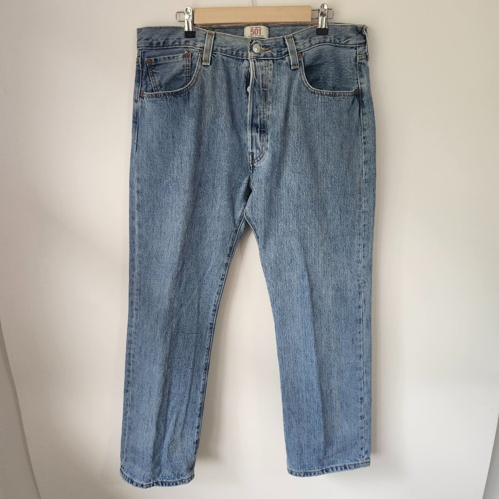 Levi’s 501 Original Fit Jeans Light Wash Button Fly Men's 38x30 Classic Straight